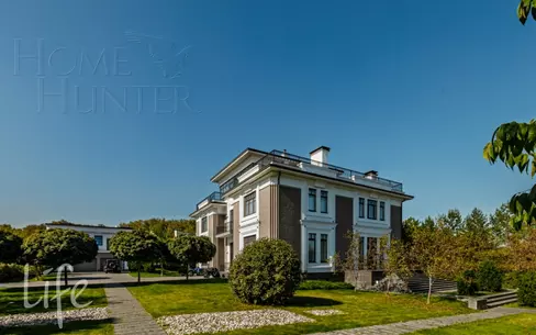 3-этажный коттедж 1 185 м² с отделкой