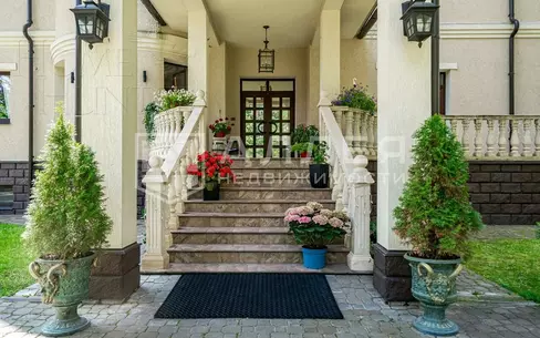 2-этажный коттедж 850 м² с отделкой