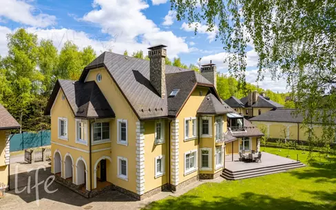 3-этажный коттедж 700 м² с отделкой