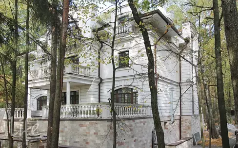 2-этажный коттедж 900 м² без отделки