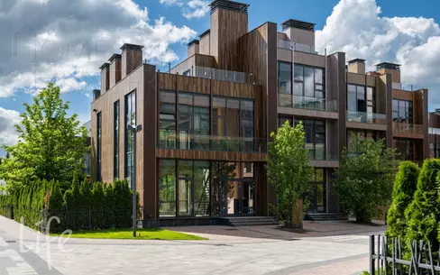 3-этажный таунхаус 240 м² без отделки