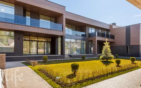 2-этажный коттедж 1 300 м² без отделки