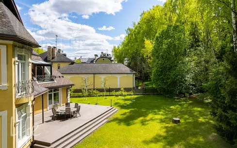 3-этажный коттедж 700 м² с отделкой