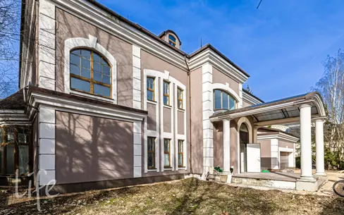 2-этажный коттедж 1 000 м² с отделкой