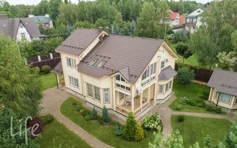 2-этажный коттедж 250 м² с отделкой