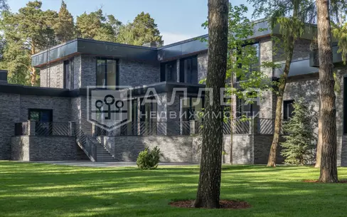 2-этажный коттедж 1 700 м² без отделки