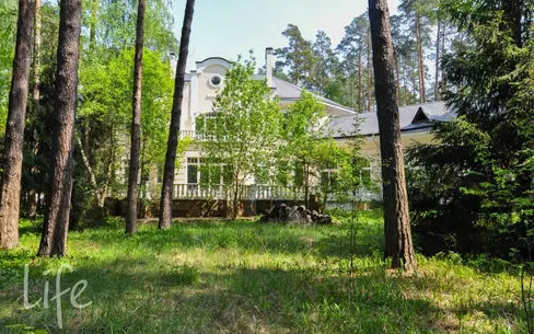 2-этажный коттедж 1 350 м² без отделки