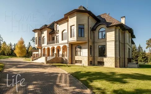 2-этажный коттедж 2 800 м² без отделки