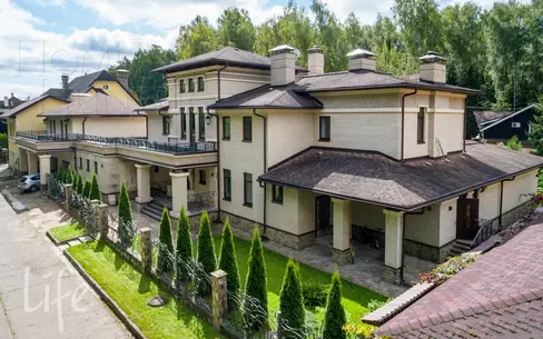 2-этажный коттедж 1 000 м² с отделкой