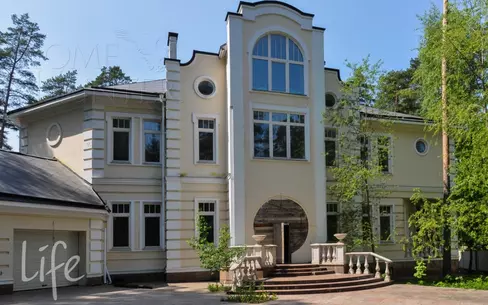 2-этажный коттедж 1 350 м² без отделки