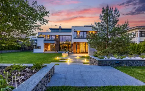 2-этажный коттедж 550 м² с отделкой