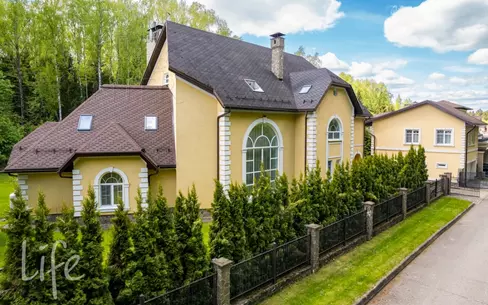 3-этажный коттедж 700 м² с отделкой