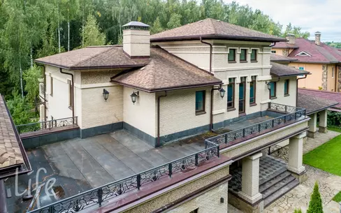 2-этажный коттедж 1 000 м² с отделкой