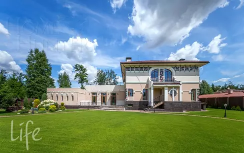 2-этажный коттедж 1 300 м² без отделки