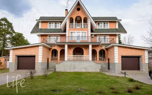 3-этажный коттедж 780 м² с отделкой