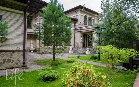 2-этажный коттедж 1 000 м² с отделкой