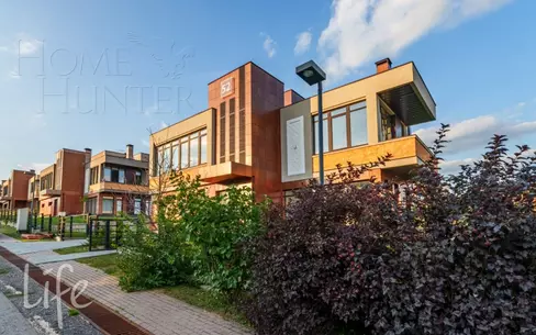 3-этажный коттедж 280 м² с отделкой