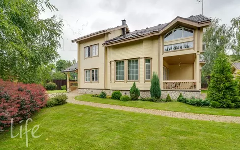 2-этажный коттедж 250 м² с отделкой