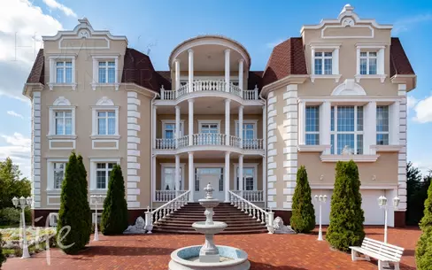 3-этажный коттедж 1 650 м² с отделкой