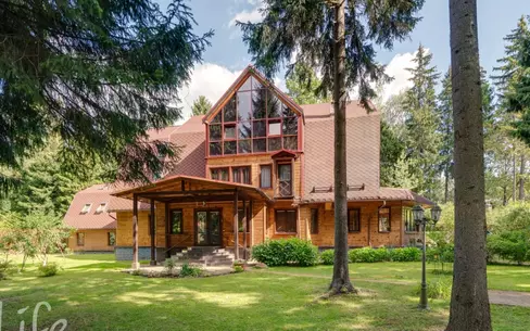 3-этажный коттедж 650 м² с отделкой