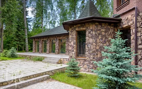 2-этажный коттедж 1 500 м² с отделкой