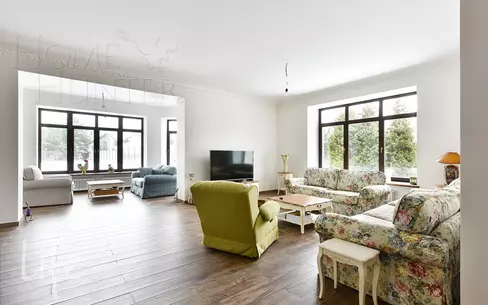 2-этажный коттедж 1 000 м² с отделкой