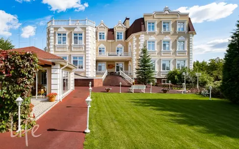 3-этажный коттедж 1 650 м² с отделкой