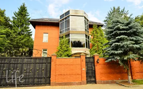 2-этажный коттедж 800 м² с отделкой