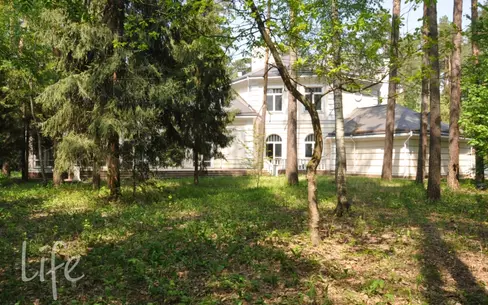 2-этажный коттедж 1 350 м² без отделки