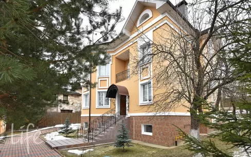 2-этажный коттедж 700 м² с отделкой