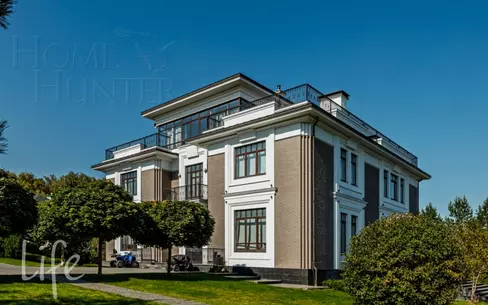 3-этажный коттедж 1 185 м² с отделкой