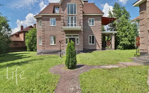 3-этажный коттедж 372 м² с отделкой