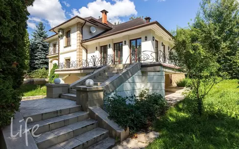 2-этажный коттедж 650 м² с отделкой