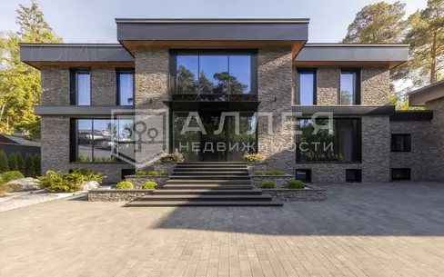 2-этажный коттедж 1 700 м² без отделки