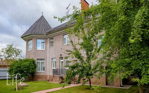 3-этажный коттедж 350 м² с отделкой