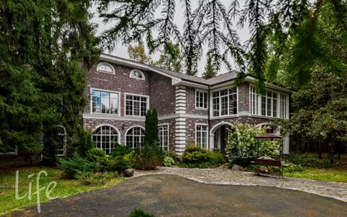 2-этажный коттедж 688 м² с отделкой