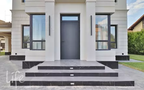 2-этажный коттедж 240 м² с отделкой