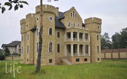 3-этажный коттедж 1 900 м² без отделки