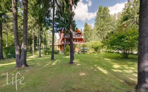 3-этажный коттедж 650 м² с отделкой