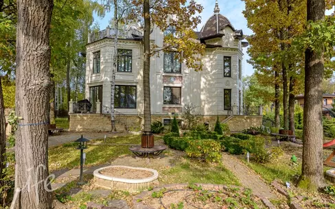 2-этажный коттедж 1 100 м² с отделкой