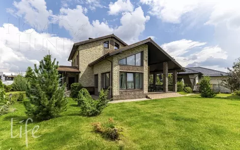 2-этажный коттедж 300 м² с отделкой