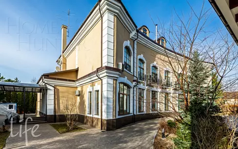 2-этажный коттедж 1 000 м² с отделкой