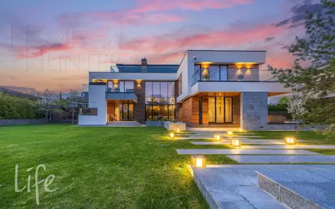 2-этажный коттедж 550 м² с отделкой