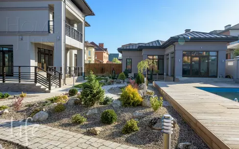 2-этажный коттедж 350 м² с отделкой