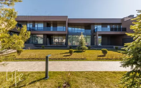 2-этажный коттедж 1 300 м² без отделки