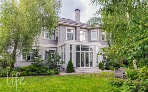 2-этажный коттедж 820 м² с отделкой