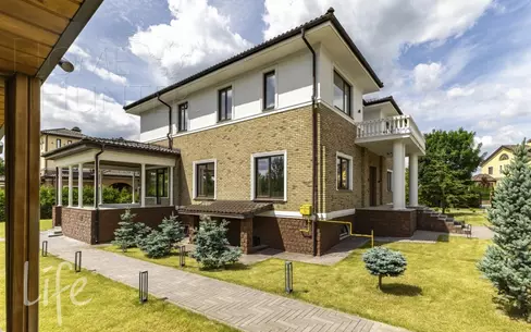 2-этажный коттедж 560 м² без отделки