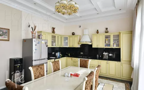 3-этажный коттедж 350 м² с отделкой