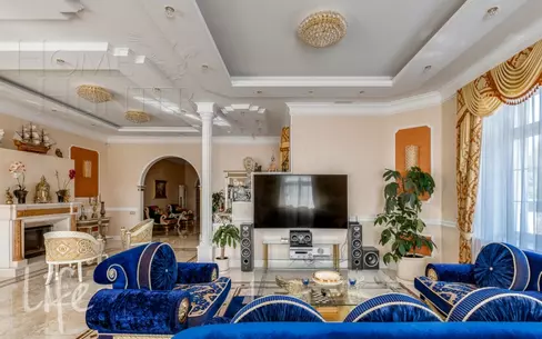 3-этажный коттедж 1 650 м² с отделкой