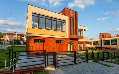 3-этажный коттедж 280 м² с отделкой